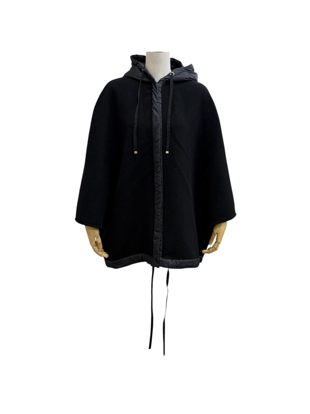 Moncler Cape Wool 100% Logo Patch Hooded Contrast Design Poncho Black